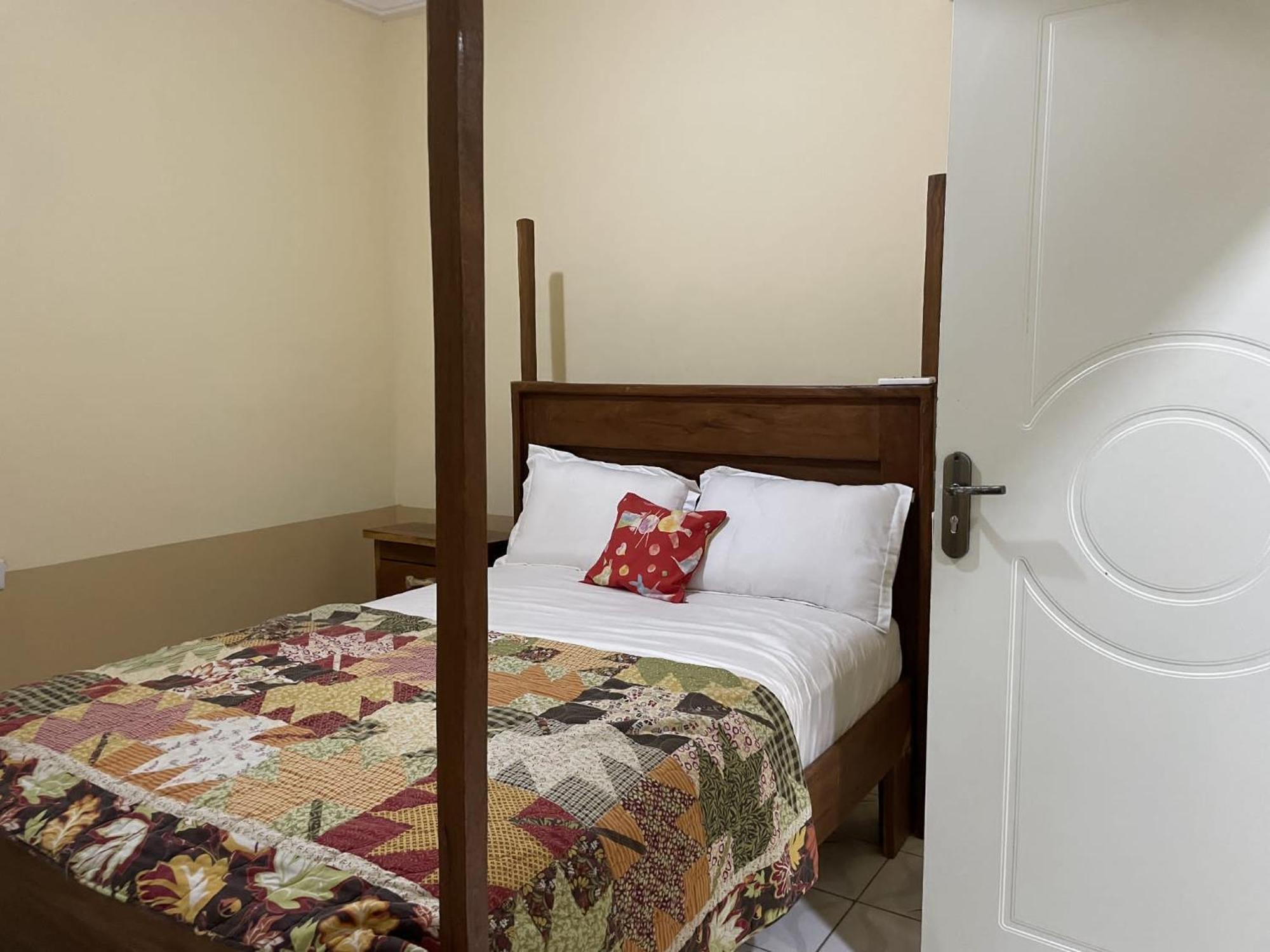 Faith And Grace Guest House Lamin Beretto 外观 照片