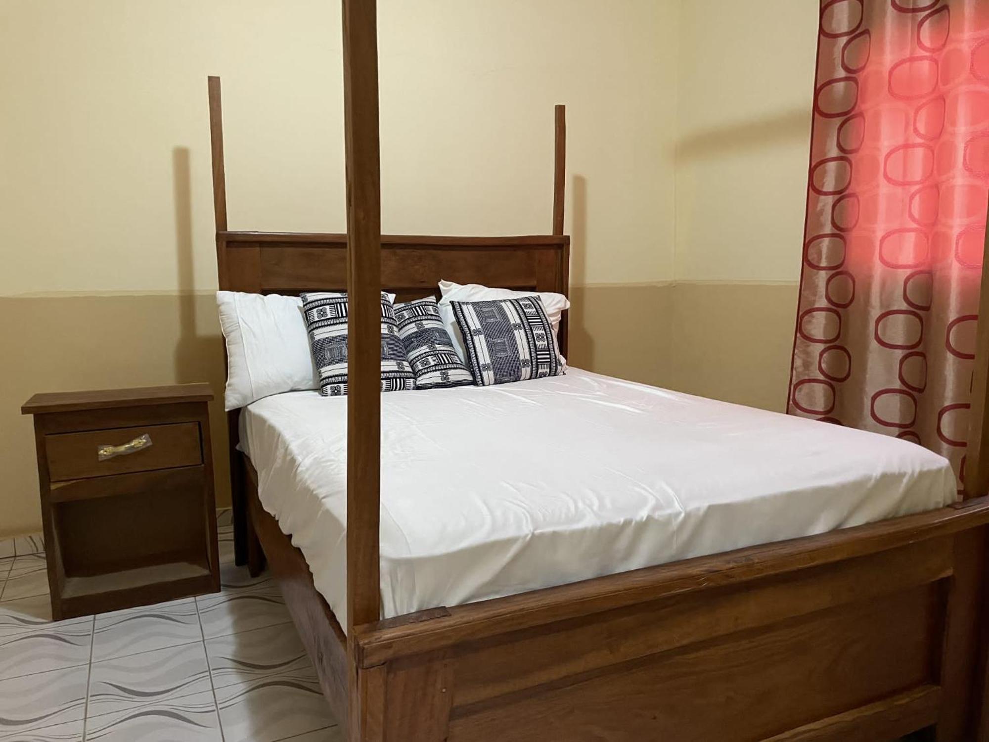 Faith And Grace Guest House Lamin Beretto 外观 照片